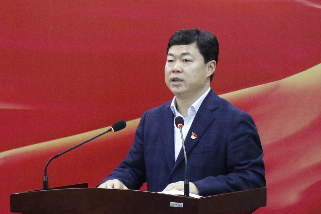 舞钢市市委书记刘文祥致辞