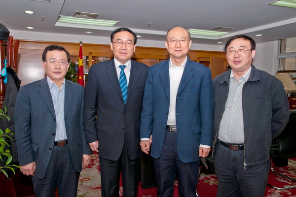 省,市领导关心学院发展(图为局长支树平,副省长徐继超,副市长郑茂杰