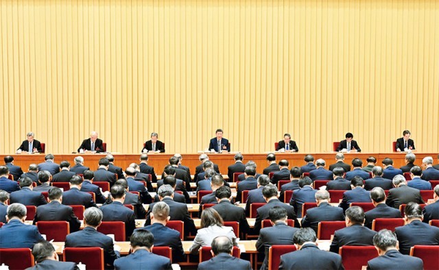 ??2025年12月10日至11日，中央经济工作会议在北京举行。中共中央总书记、国家主席、中央军委主席习近平出席会议并发表重要讲话。李强、赵乐际、王沪宁、蔡奇、丁薛祥、李希出席会议。